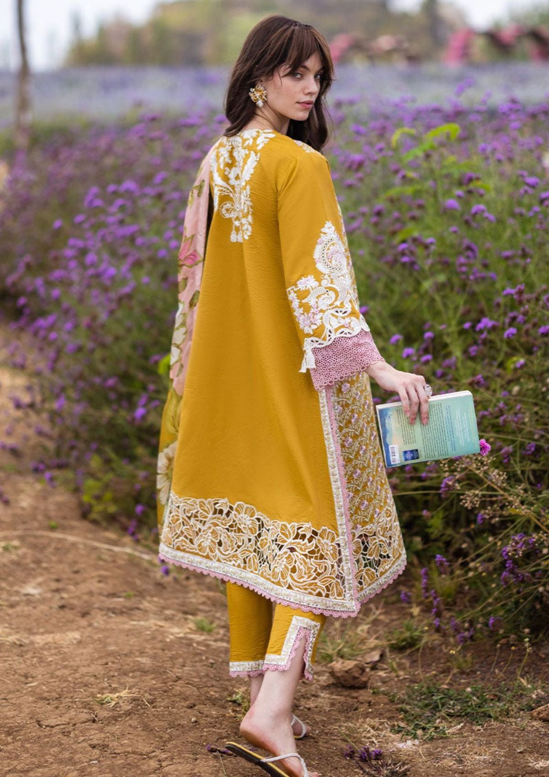 SUMEMR COLLECTION ```

*Mushaq 1201*
*Stuff: Best Quality Pure Airjet lawn 90/70