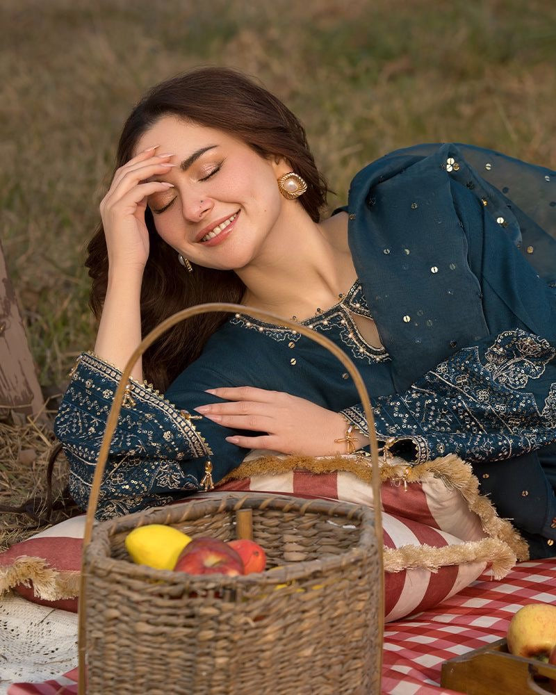 ALLEY'S UNSTITCHED DHANAK EMBROIDERED 3PC WITH HEAVY EMBROIDERED DUPATTA