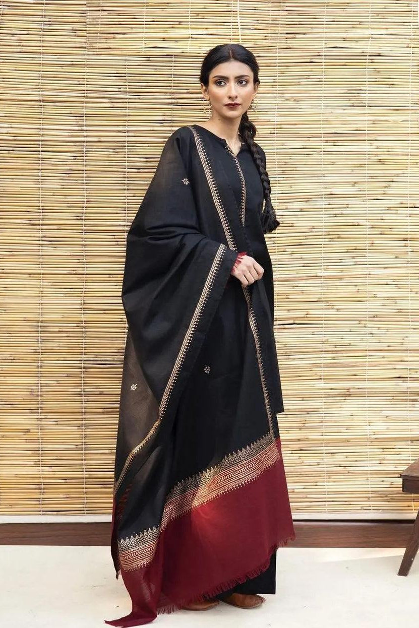 *BRAND NAME : URGE*_
CATEGORY : DHANAK 3PC Embroidered*