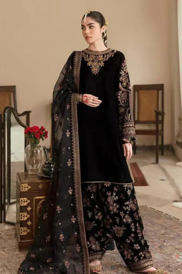 *BRAND* *BAROQUE* 
  Most demanding article arrived in velvet fabric