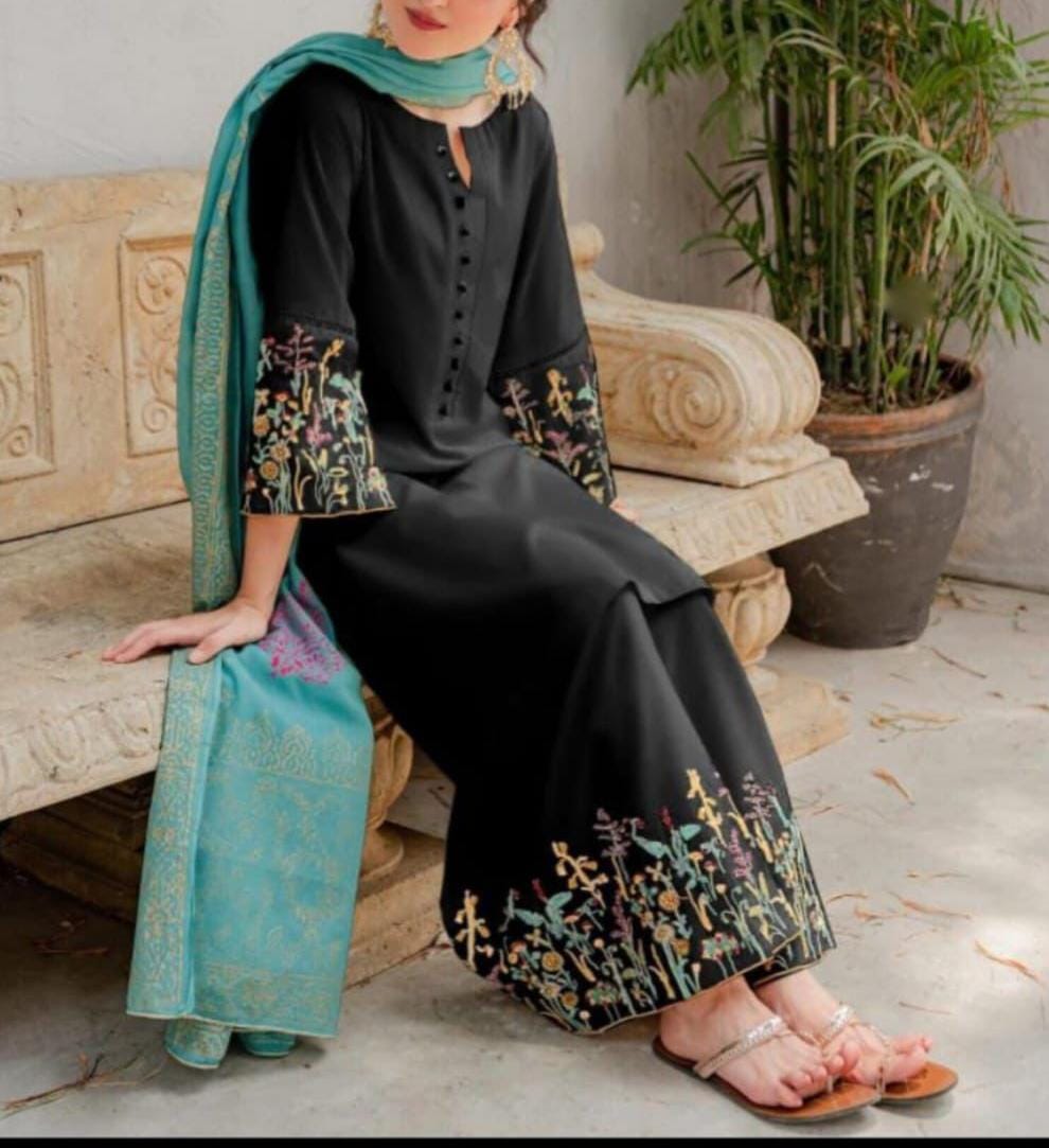 *BRAND NAME : URGE*_
CATEGORY : DHANAK 3PC Embroidered*