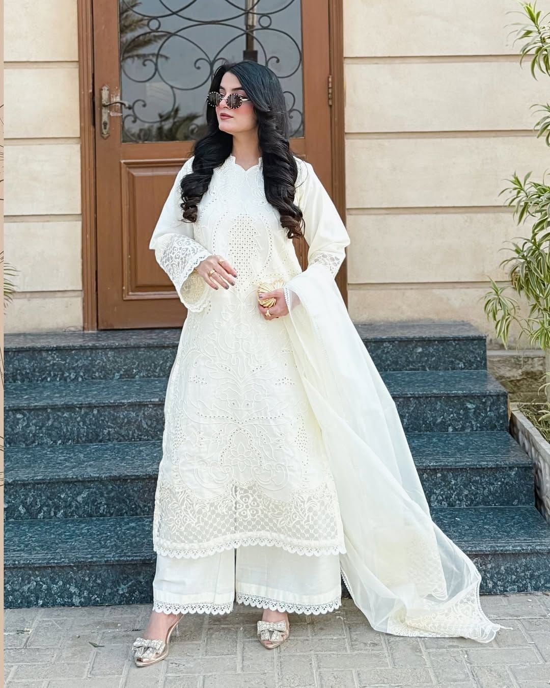 SUMMER LAWN COLLECTION 2026*✨

*BRAND NAME* MARIA B
_WEAR BY THE GORGEOUS ACTRESS_ *SHAMZAY*

*FABRIC*
PREMIUM AIR-JET LAWN
*LAWN QUALITY* 💯% GUARANTEED