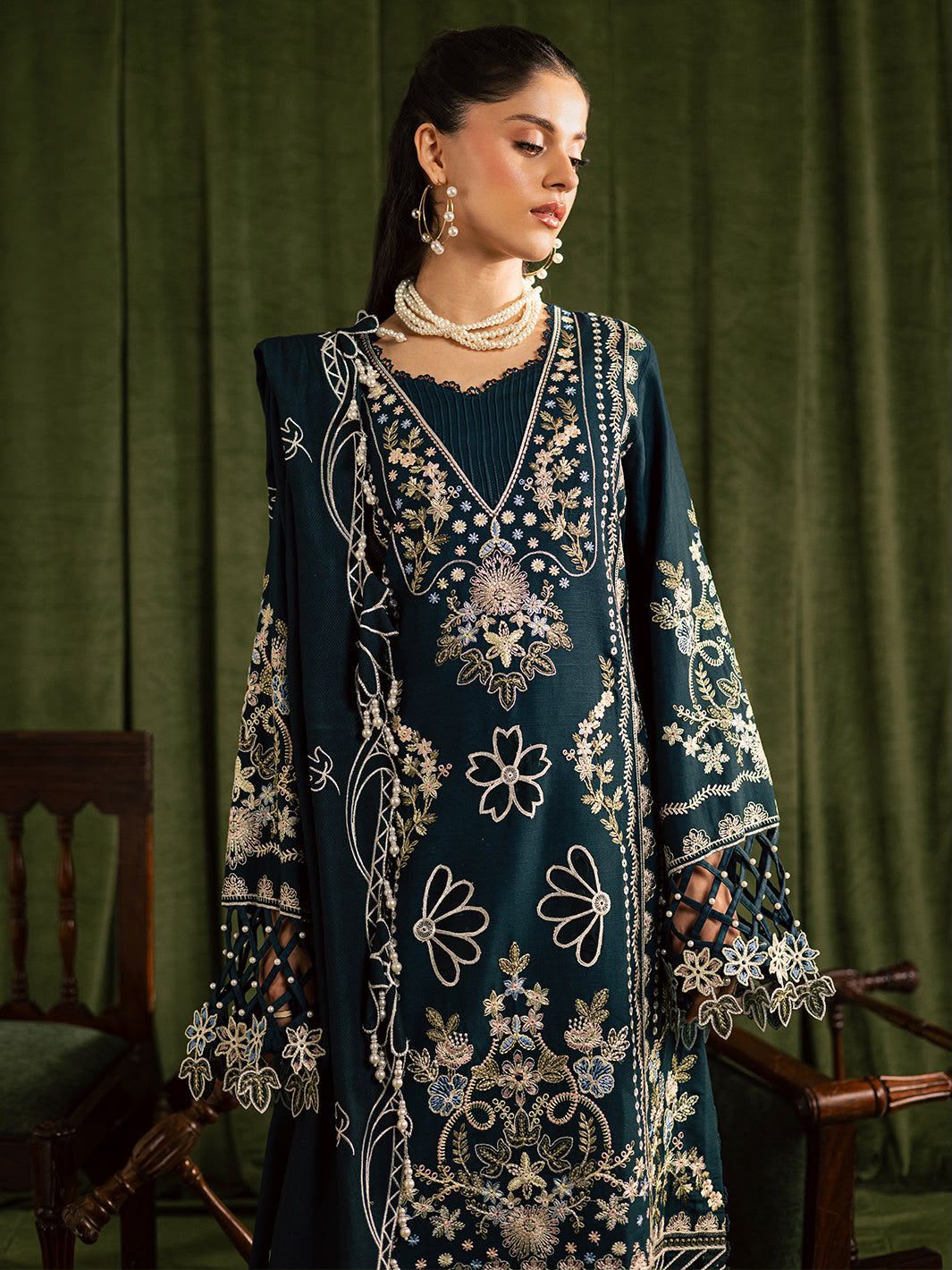 MAHNUR MOST VIRAL DESIGN NOW AVAILABLE