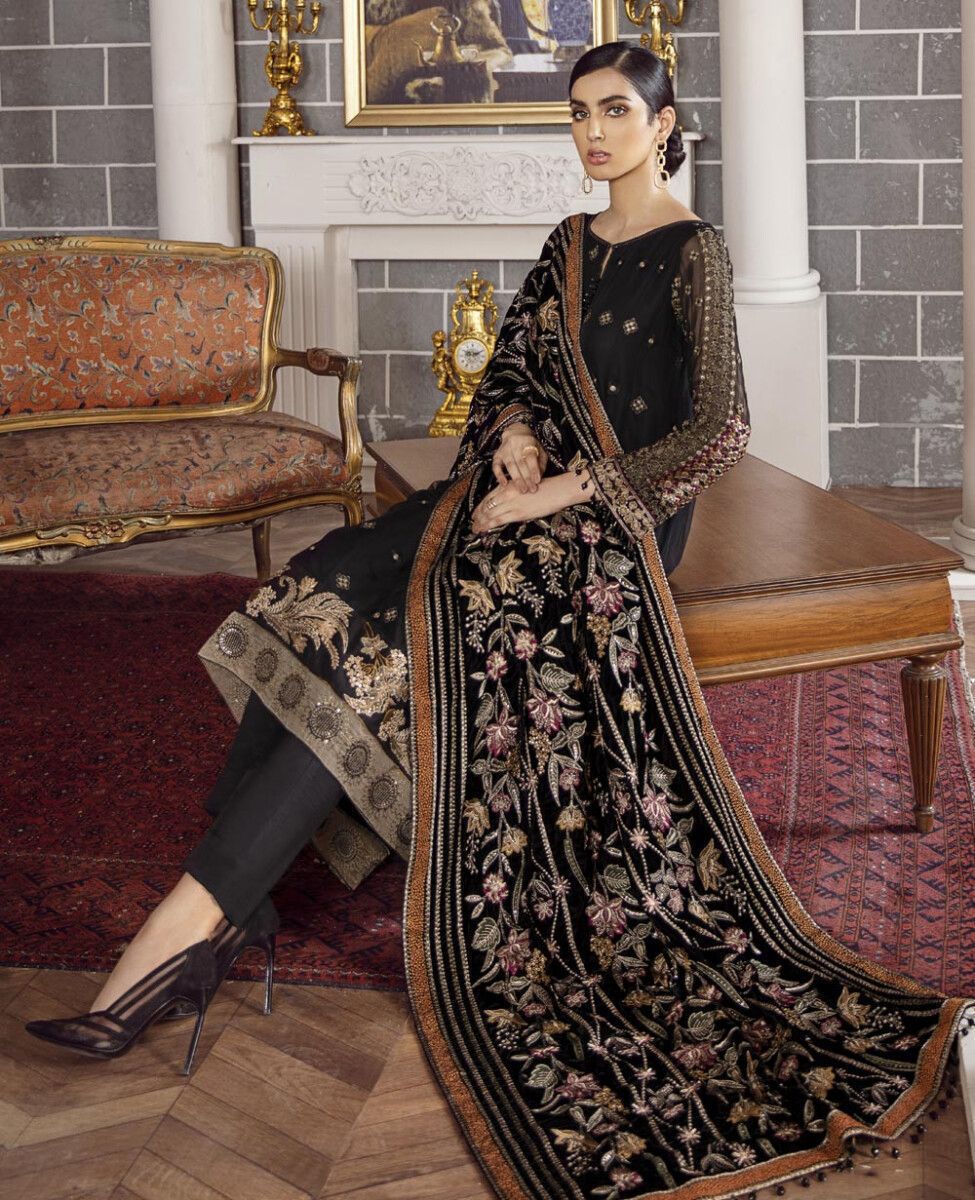 *Bareeza MOST DEMANDING EDITION*
*03PCS UNSTITCHED SUIT*
*FABRIC karandi
*(SHIRT)....karandi*
*(DUPATTA).... karandi*
*(TROUSER).... karandi