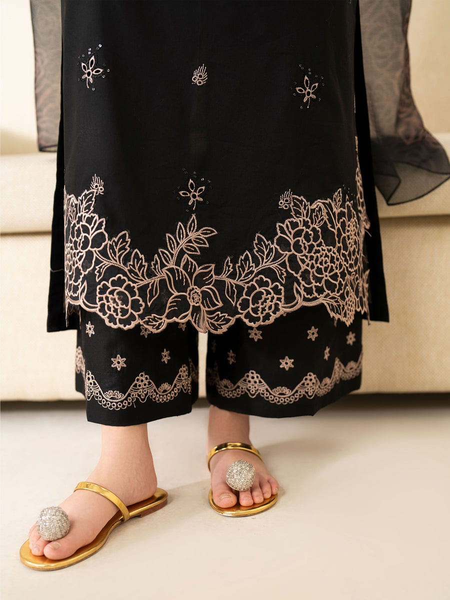 GARNET 3PCS LAWN EMBROIDERED UNSTITCHED COLLECTION