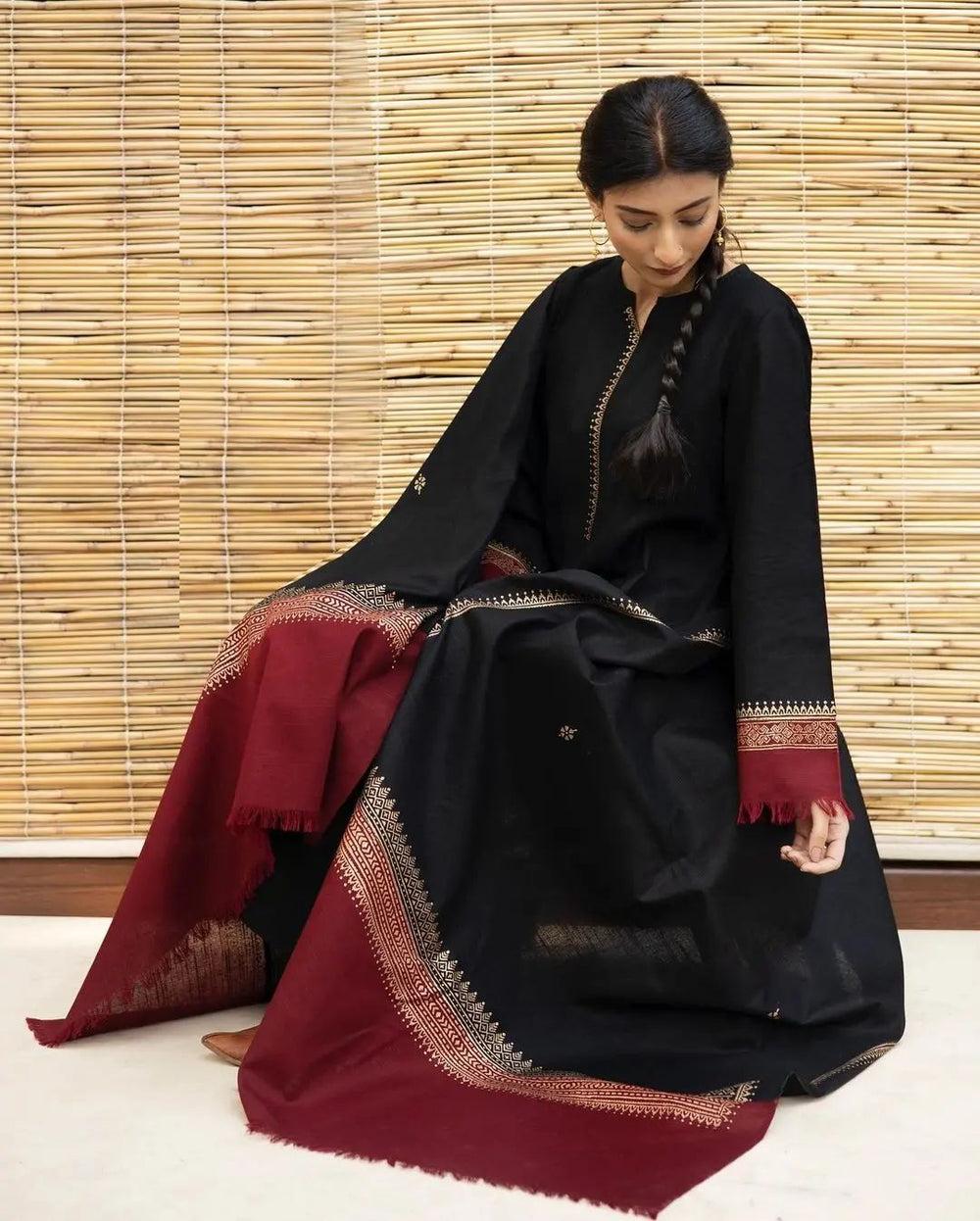 *BRAND NAME : URGE*_
CATEGORY : DHANAK 3PC Embroidered*