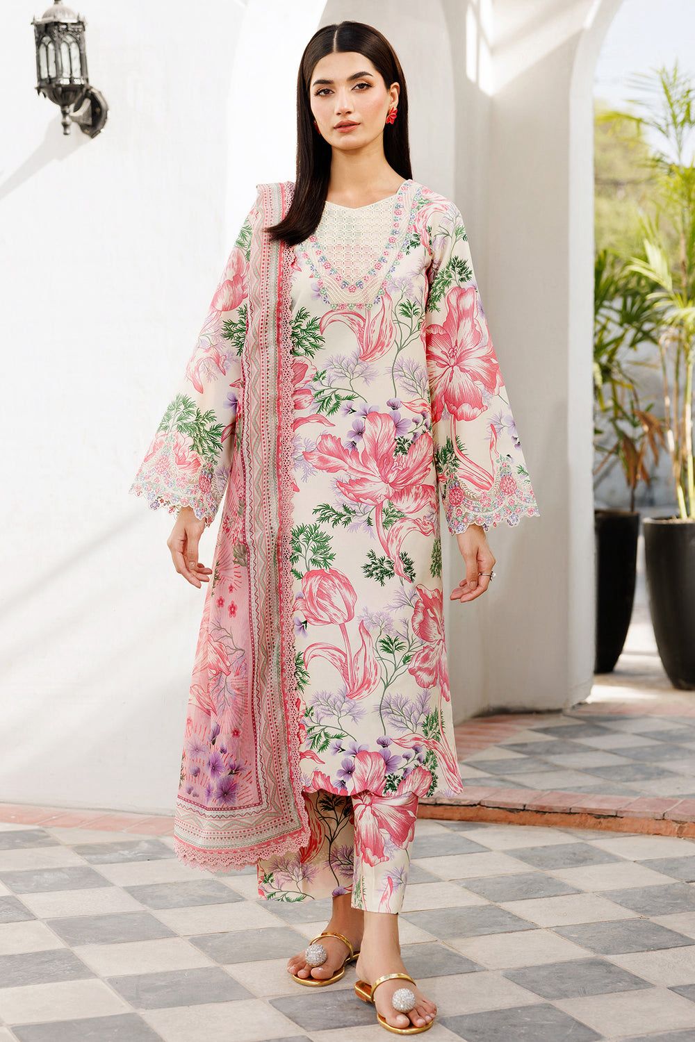 Lawn collection 2026
*Iznik MOST DEMANDING EDITION*
*03PCS UNSTITCHED SUIT*
*FABRIC Digtal printed lawn90/88*