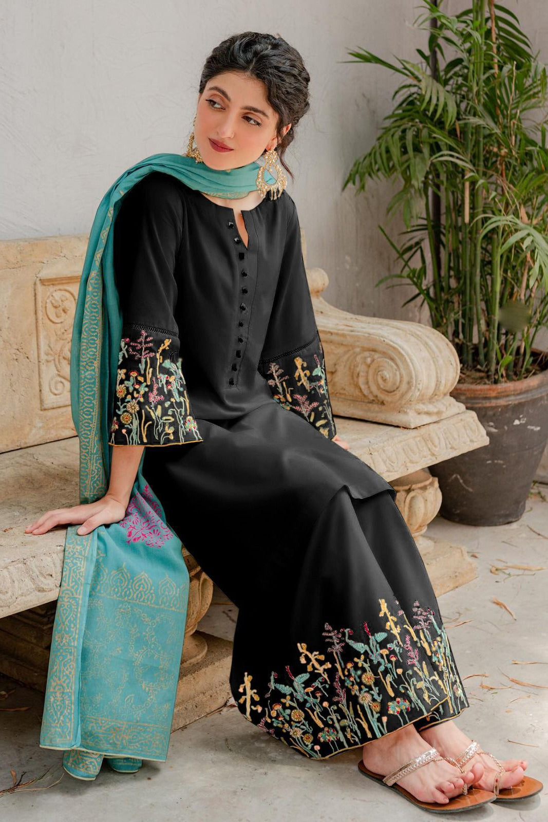 *BRAND NAME : URGE*_
CATEGORY : DHANAK 3PC Embroidered*