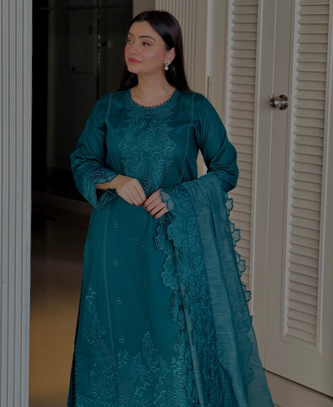 *BRAND NAME* URGE
_WEAR BY THE GORGEOUS ACTRESS_

*FABRIC*
PREMIUM AIR-JET LAWN
*LAWN QUALITY* 💯% GUARANTEED