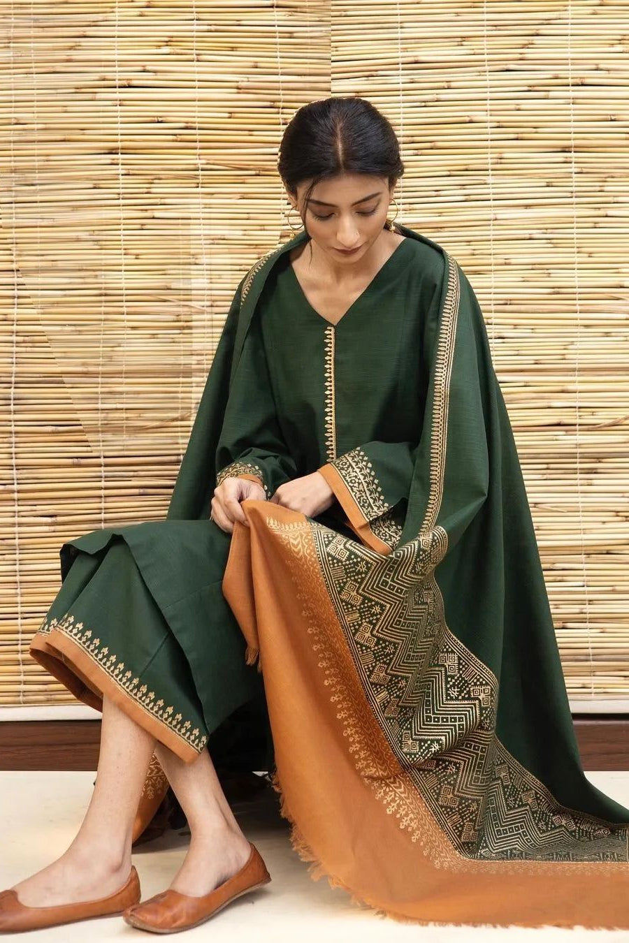 *BRAND NAME : URGE*_
CATEGORY : DHANAK 3PC Embroidered*