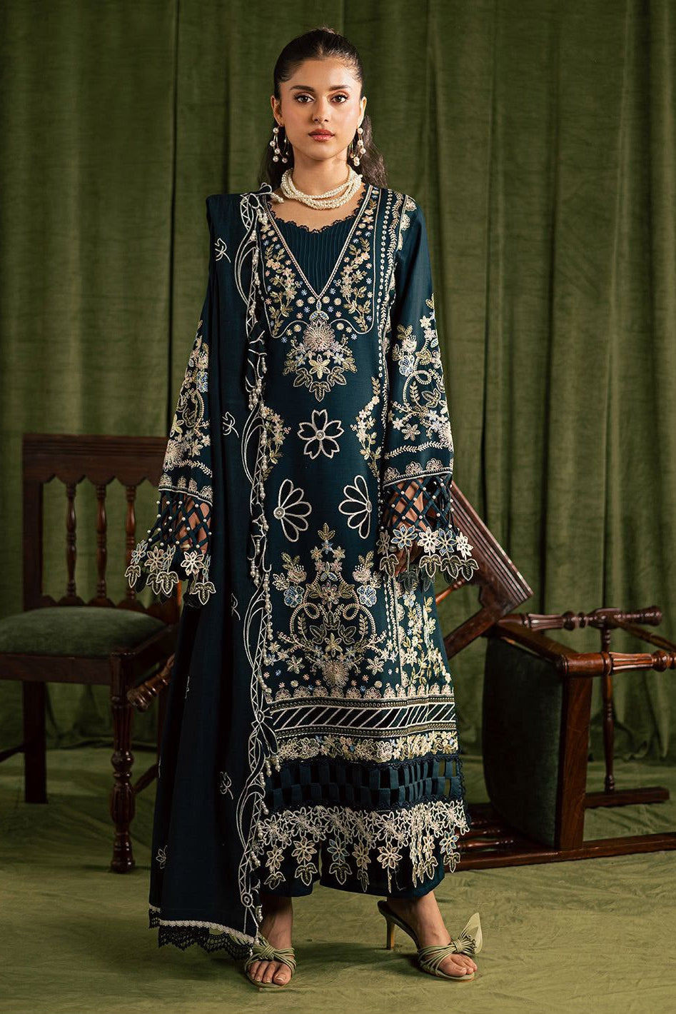 MAHNUR MOST VIRAL DESIGN NOW AVAILABLE