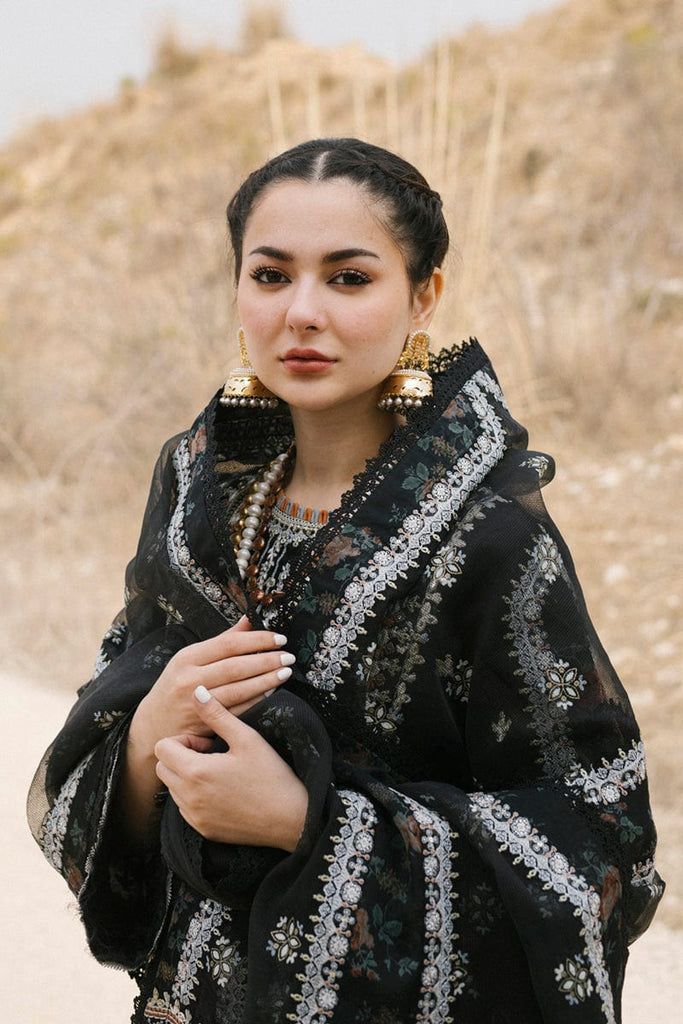 `

🍂*_Qalamqar 1104_*🍂

*Luxury Embroidered 3-Piece*
*STUFF: Best Export Quality Airjet Lawn (90/70)*
